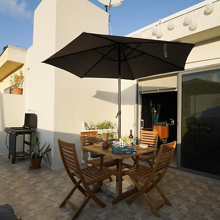Cosy Designer Seaview Penthouse With Terrace & Bbq Lägenhet St. Paul's Bay Exteriör bild