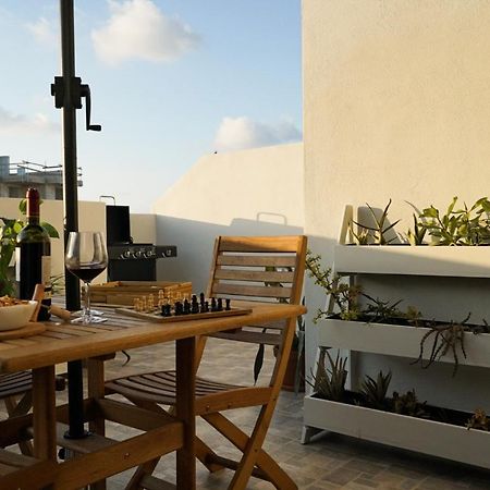 Cosy Designer Seaview Penthouse With Terrace & Bbq Lägenhet St. Paul's Bay Exteriör bild