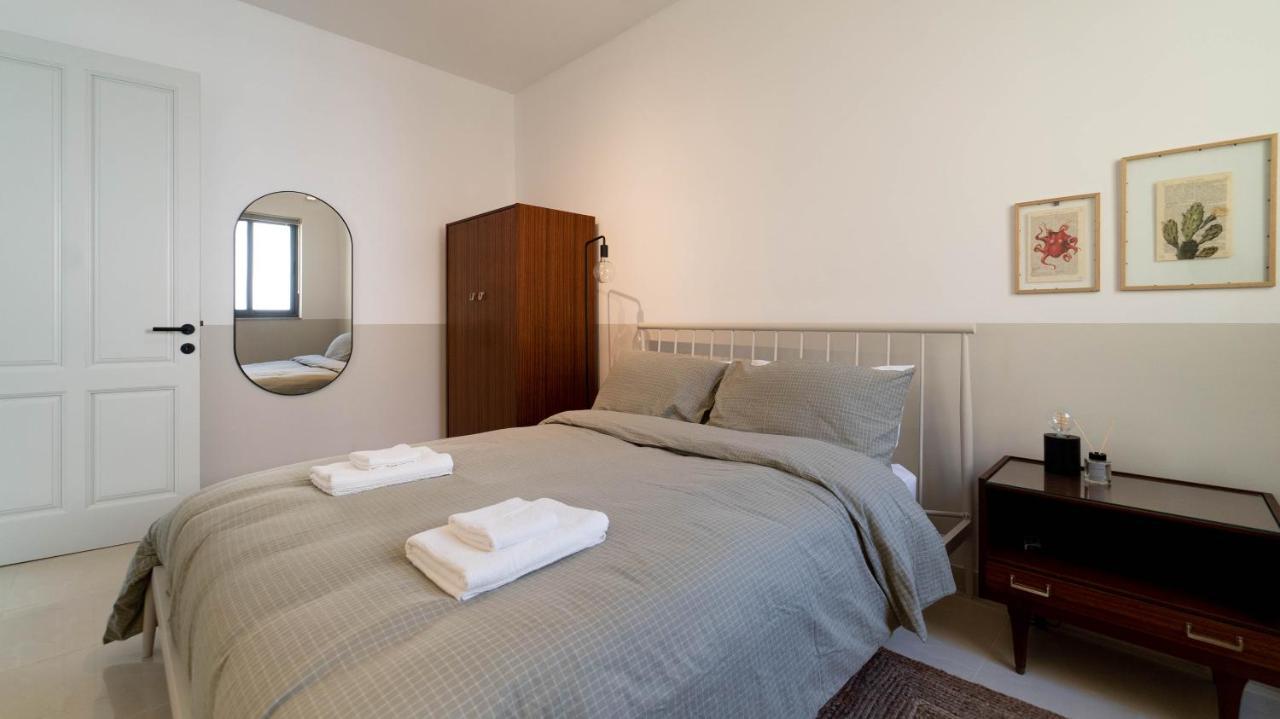 Cosy Designer Seaview Penthouse With Terrace & Bbq Lägenhet St. Paul's Bay Exteriör bild