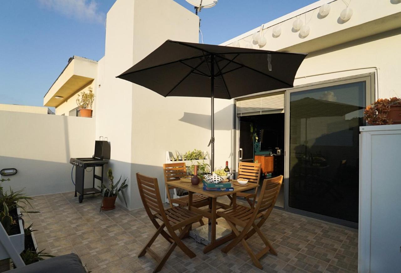 Cosy Designer Seaview Penthouse With Terrace & Bbq Lägenhet St. Paul's Bay Exteriör bild