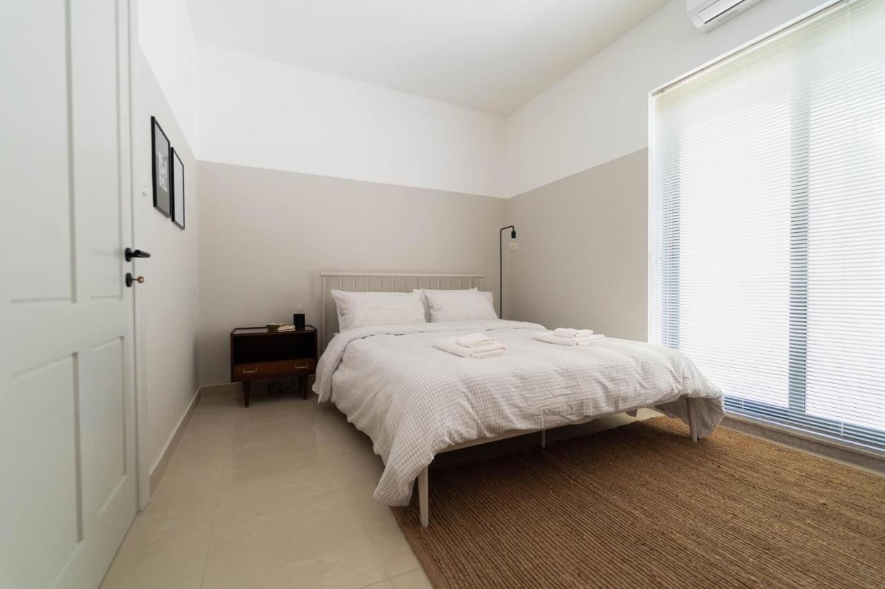 Cosy Designer Seaview Penthouse With Terrace & Bbq Lägenhet St. Paul's Bay Exteriör bild