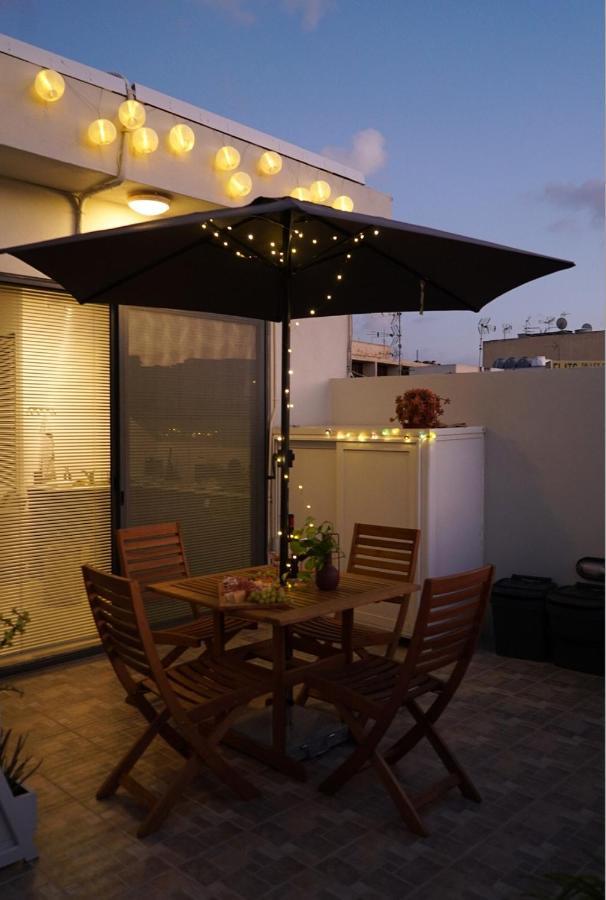 Cosy Designer Seaview Penthouse With Terrace & Bbq Lägenhet St. Paul's Bay Exteriör bild