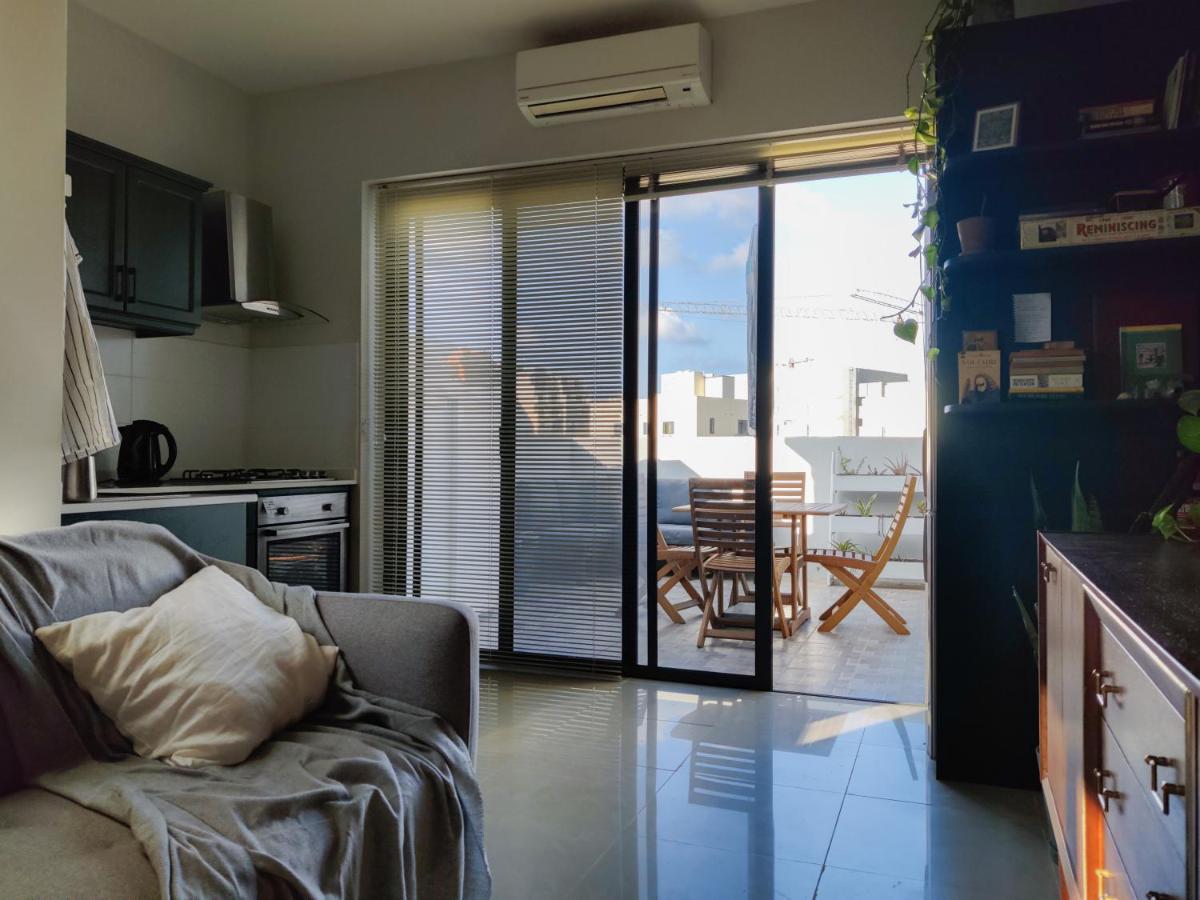 Cosy Designer Seaview Penthouse With Terrace & Bbq Lägenhet St. Paul's Bay Exteriör bild